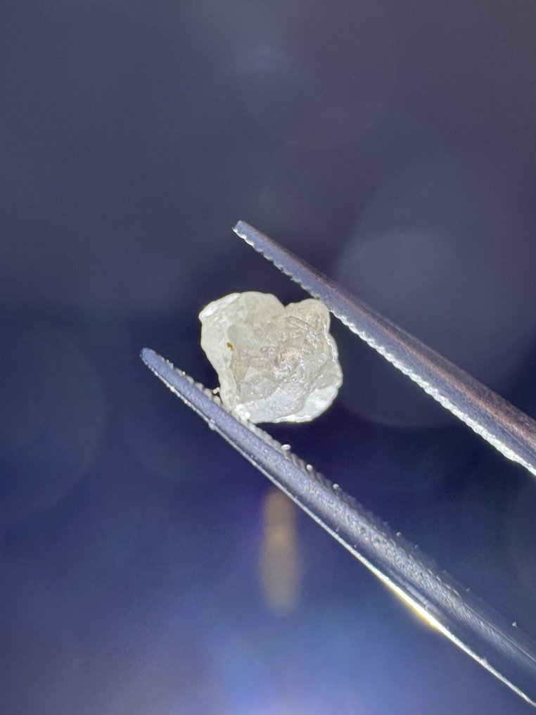 5 kappaleen raakahtavaraa, harmaat/luonnolliset valkoiset, 3,60 karaattia. Ei varaustarjouksia! Karkea- 0.72 g - (5) #4.3