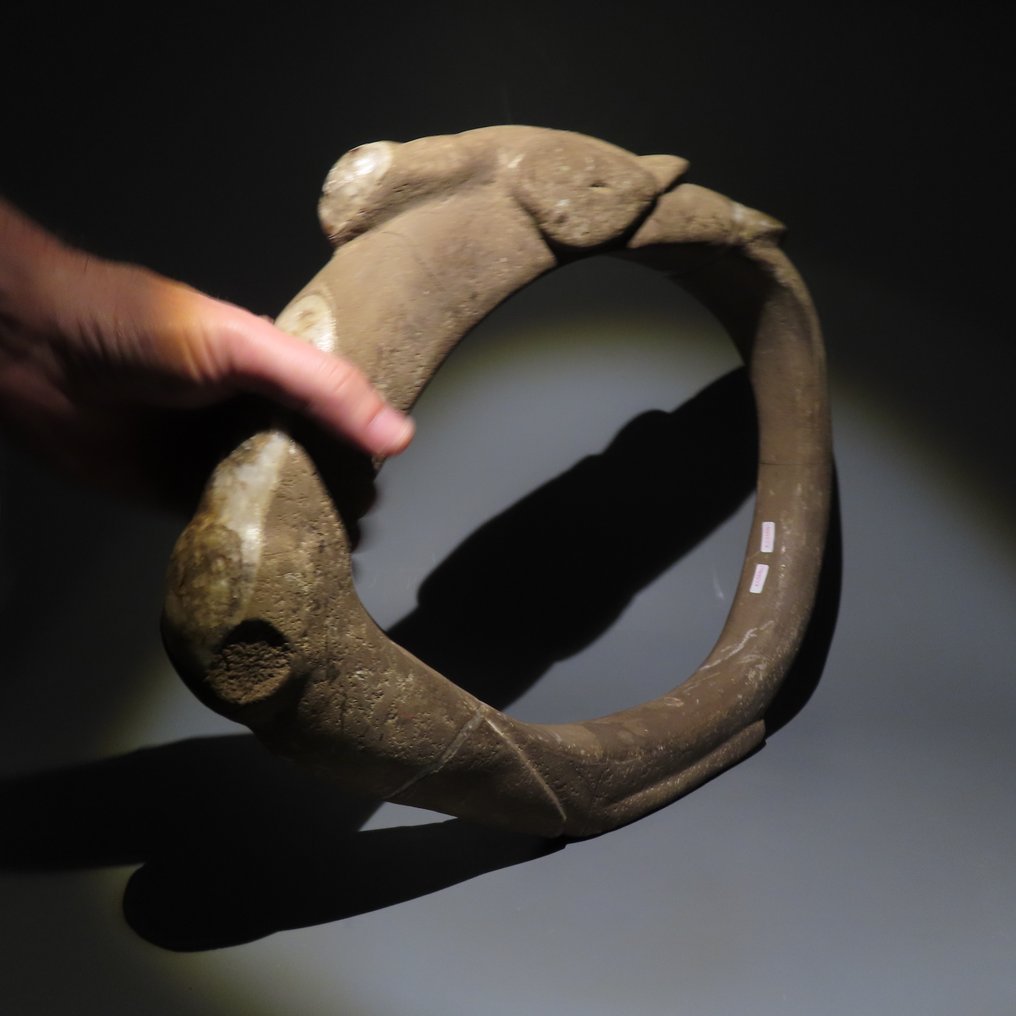 Taino 石头 重要且大型的象征性轭。高47.5厘米。公元500年至1500年。西班牙进口许可证。 #1.0