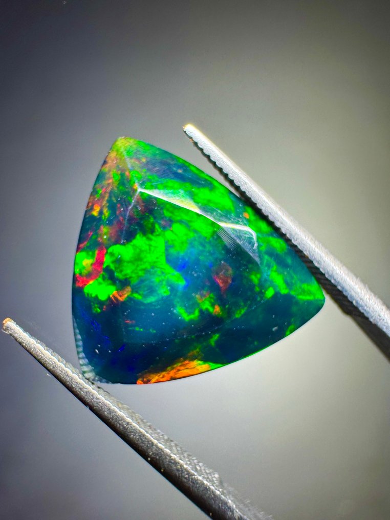 Røykfarget fasettsmør Opal fra Etiopia. 2,70 karat. Ingen minstepris. Trefasett - Høyde: 12.13 mm - Bredde: 12.26 mm- 0.54 g - (1) #1.0