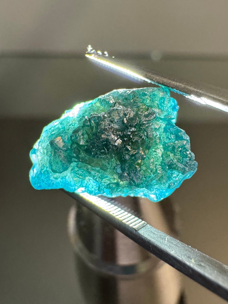 Ακατέργαστος φυσικός μπλε διαμάντης που λαμπυρίζει. 10,90 καράτια. Χωρίς ελάχιστη τιμή. Τραχύς - Ύψος: 16.5 mm - Πλάτος: 11.2 mm- 2.18 g #3.2