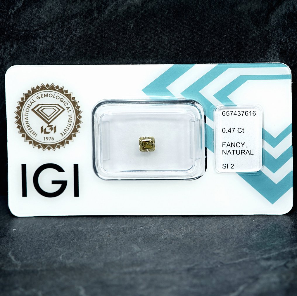 χωρίς τιμή ασφαλείας - 1 pcs Διαμάντι (Φυσικού χρώματος) - 0.47 ct - Τετράγωνο - Fancy Γκριζωπό Κίτρινο - SI2 - International Gemological Institute (IGI) #1.0