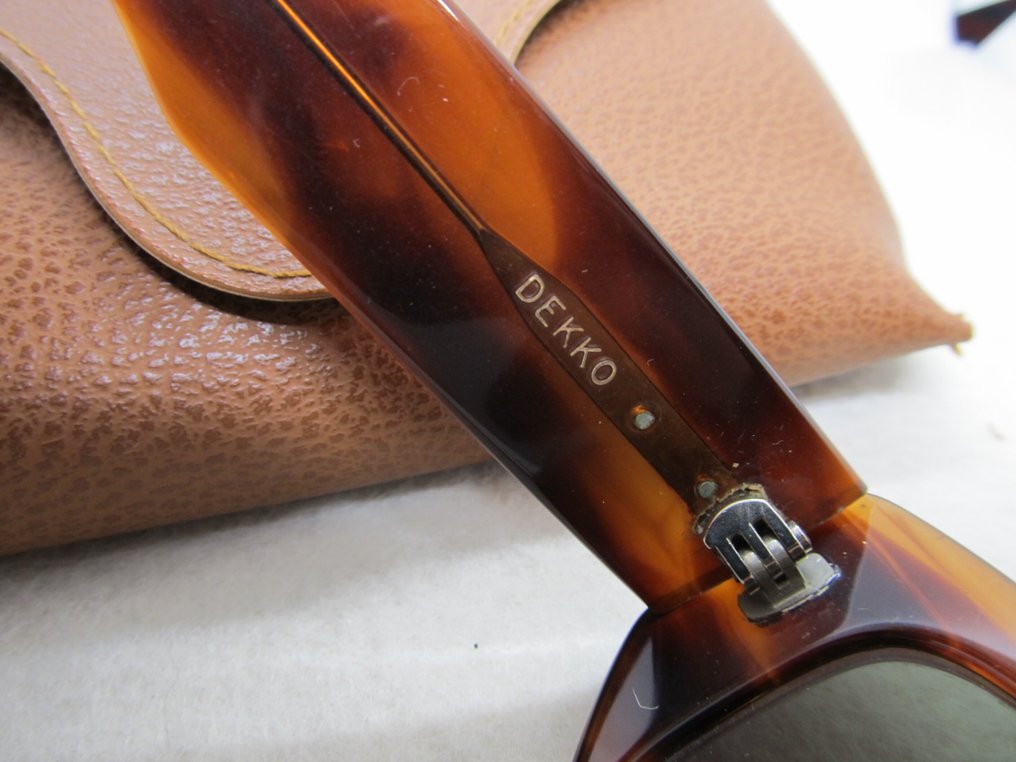 Bausch & Lomb U.S.A - Ray Ban Wayfarer Dekko Tortoise - Sunglasses #3.2