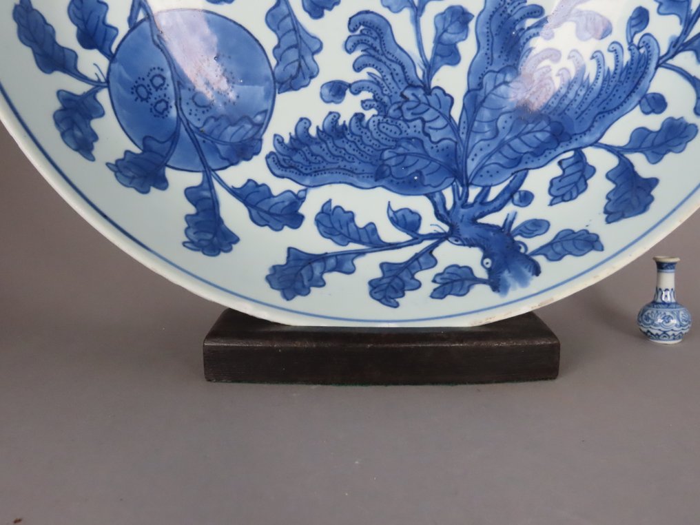 Kangxi (1662-1722) - Μπολ - THREE ABUNDANCES - LARGE SANDUO DEEP CHARGER - FUNNEL FOOT RIM - Πορσελάνη - ΤΕΡΑΣΤΙΑ ΡΑΧΗΛΑ ΜΠΩΛ #4.3