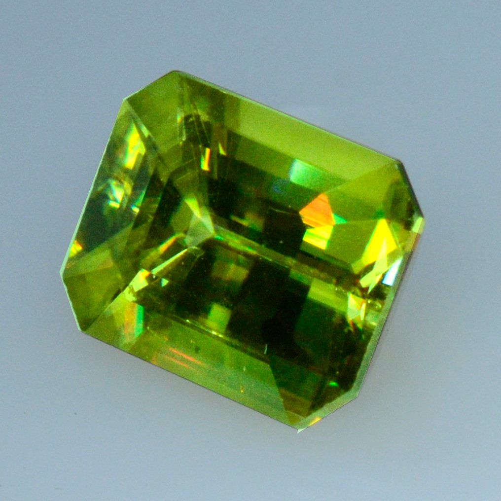 绿色 榍石  - 3.87 ct - 国际宝石研究院（IGI） #1.0