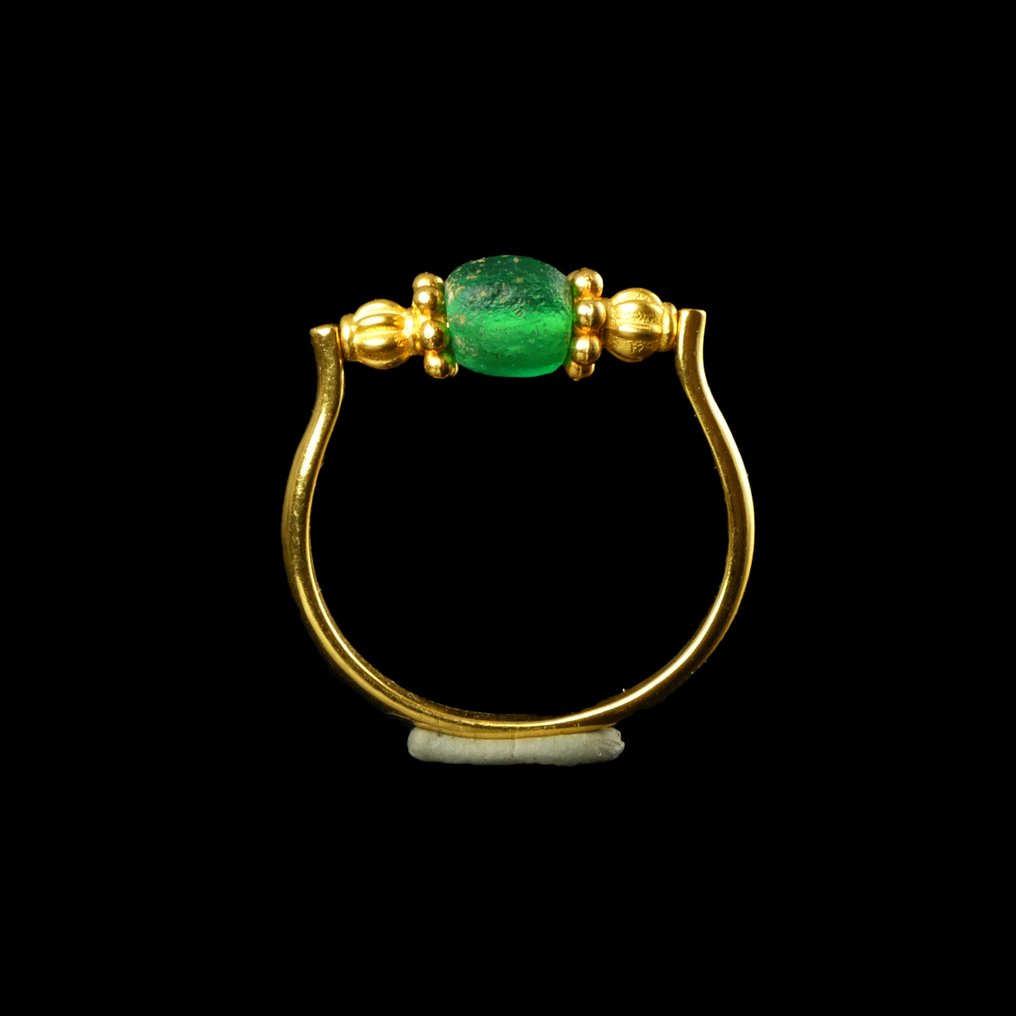 Altrömisch, Kaiserreich Ring mit römischer grüner Glasperle  (Ohne mindestpreis) #1.0