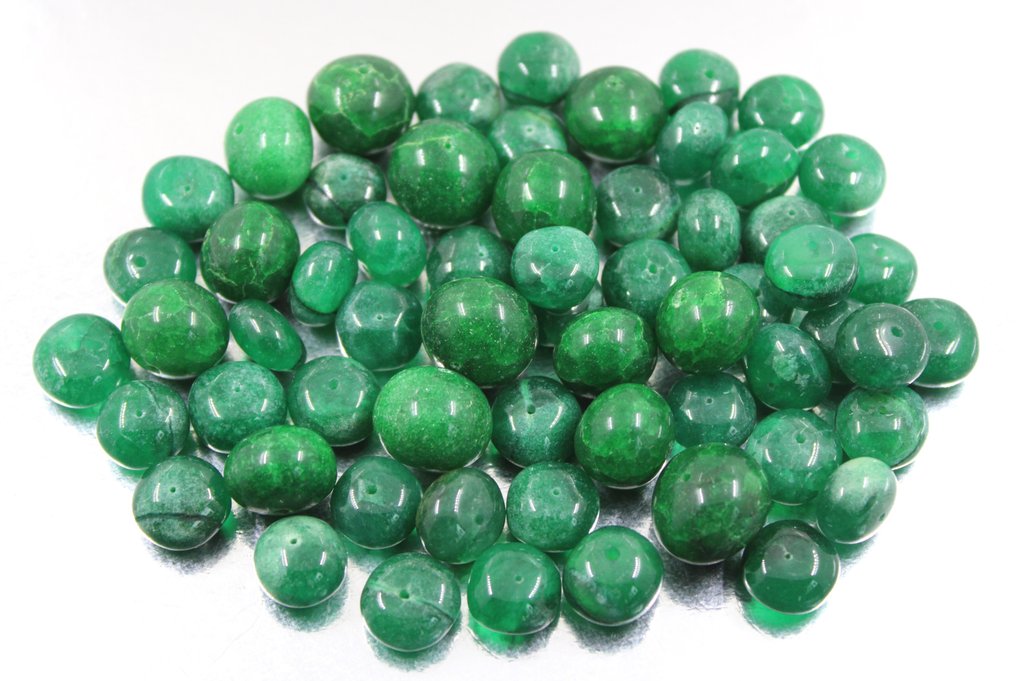 77 Emeralds really beautiful handmade round plane beads 1600 Cts. Polished- 320 g #1.0