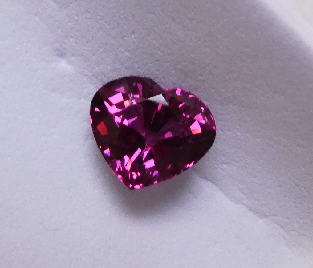 No Reserve Price Rhodolite - 2.21 ct - Instituto Gemólogico Español (IGE) #1.0