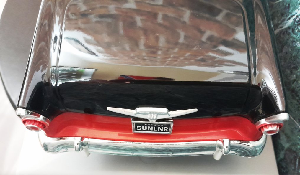 Ertl 1:18 - Model car - Ford Sunliner Convertible 1956