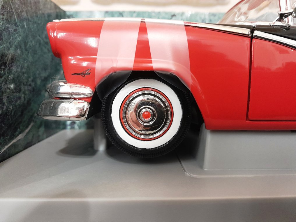 Ertl 1:18 - Model car - Ford Sunliner Convertible 1956