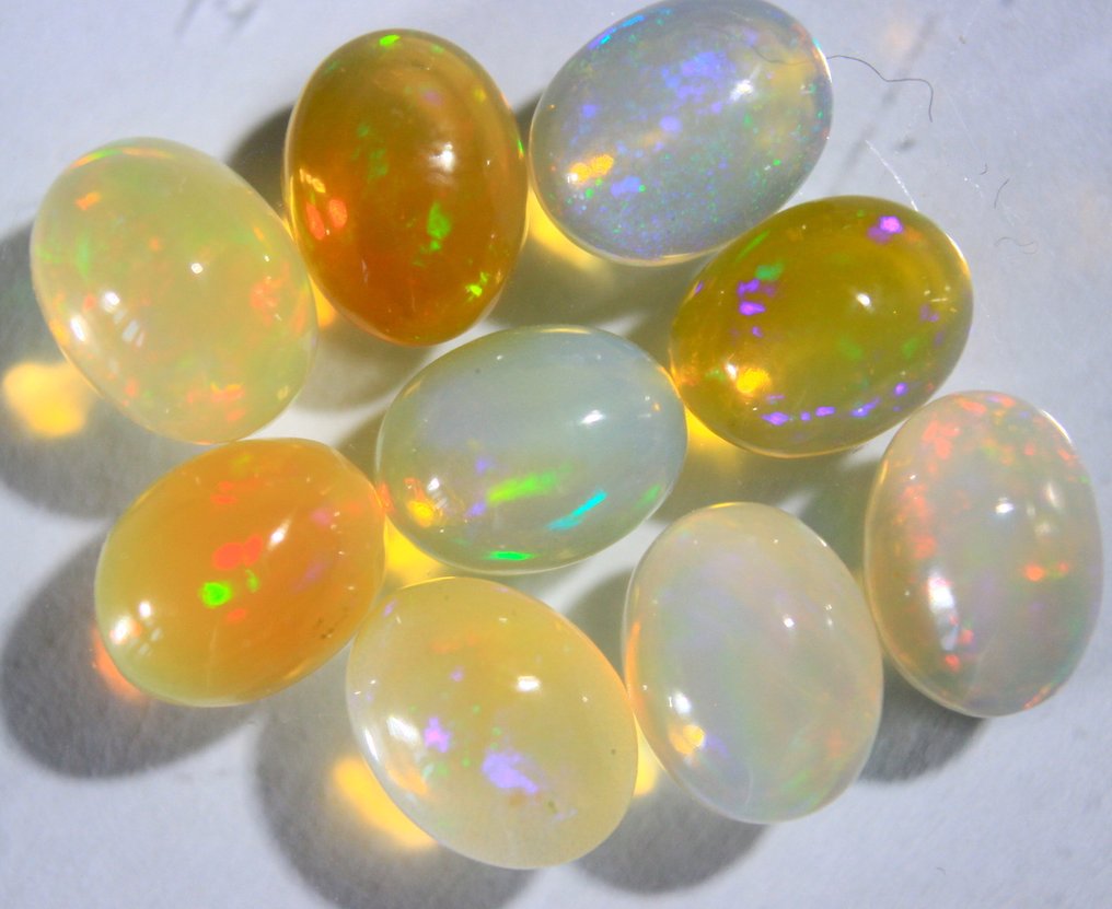 Ct. 11.0 luonnolliset etiopialaiset opaalit Cabochon (pyöreä) - Korkeus: 9 mm - Leveys: 7 mm- 2.2 g #3.2