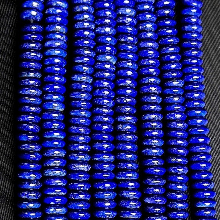 由天然青金石制成的线，盘状圆片切割。 ø 8/8,5 毫米，39 厘米- 49 g - (1) #3.2