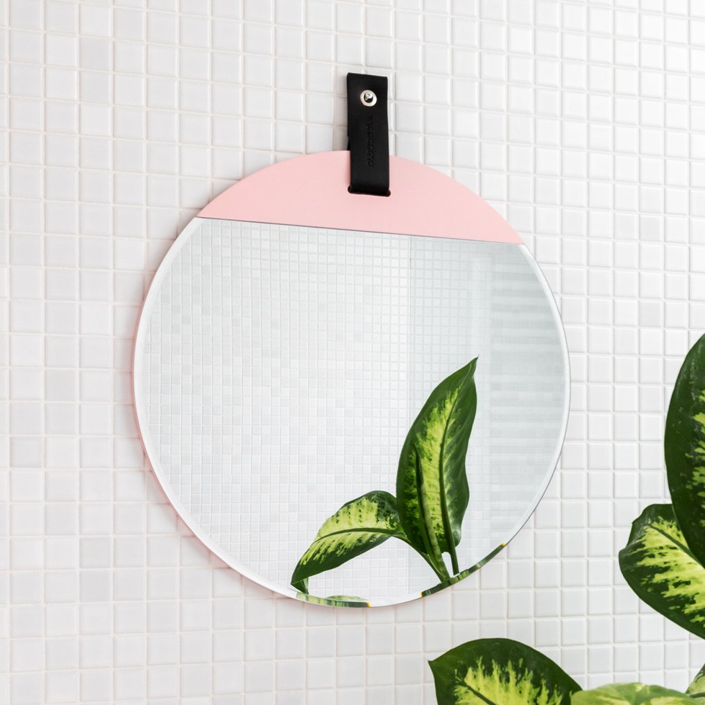 Cloudnola - Renee Vendrig - Espelho de parede- Espelhos Refect com vidro transparente e detalhe rosa.  - Vidro, Madeira #4.3