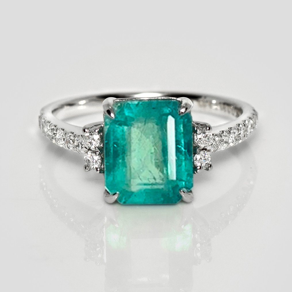 Ring - 14 karat Hvitt gull, IGI 3,10 carati Zambiano Verde Blu -  3.40ct. tw. Smaragd - Diamant #1.0