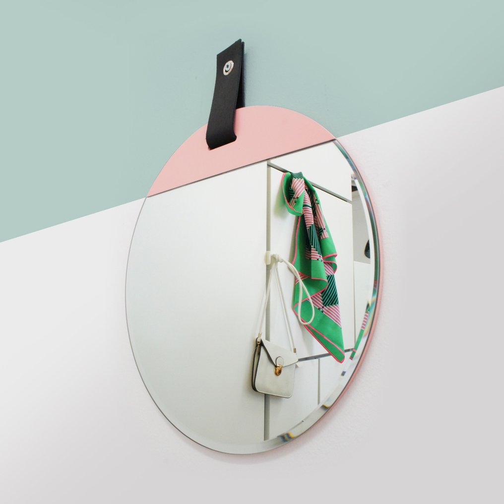 Cloudnola - Renee Vendrig - Espelho de parede- Espelhos Refect com vidro transparente e detalhe rosa.  - Vidro, Madeira #1.0