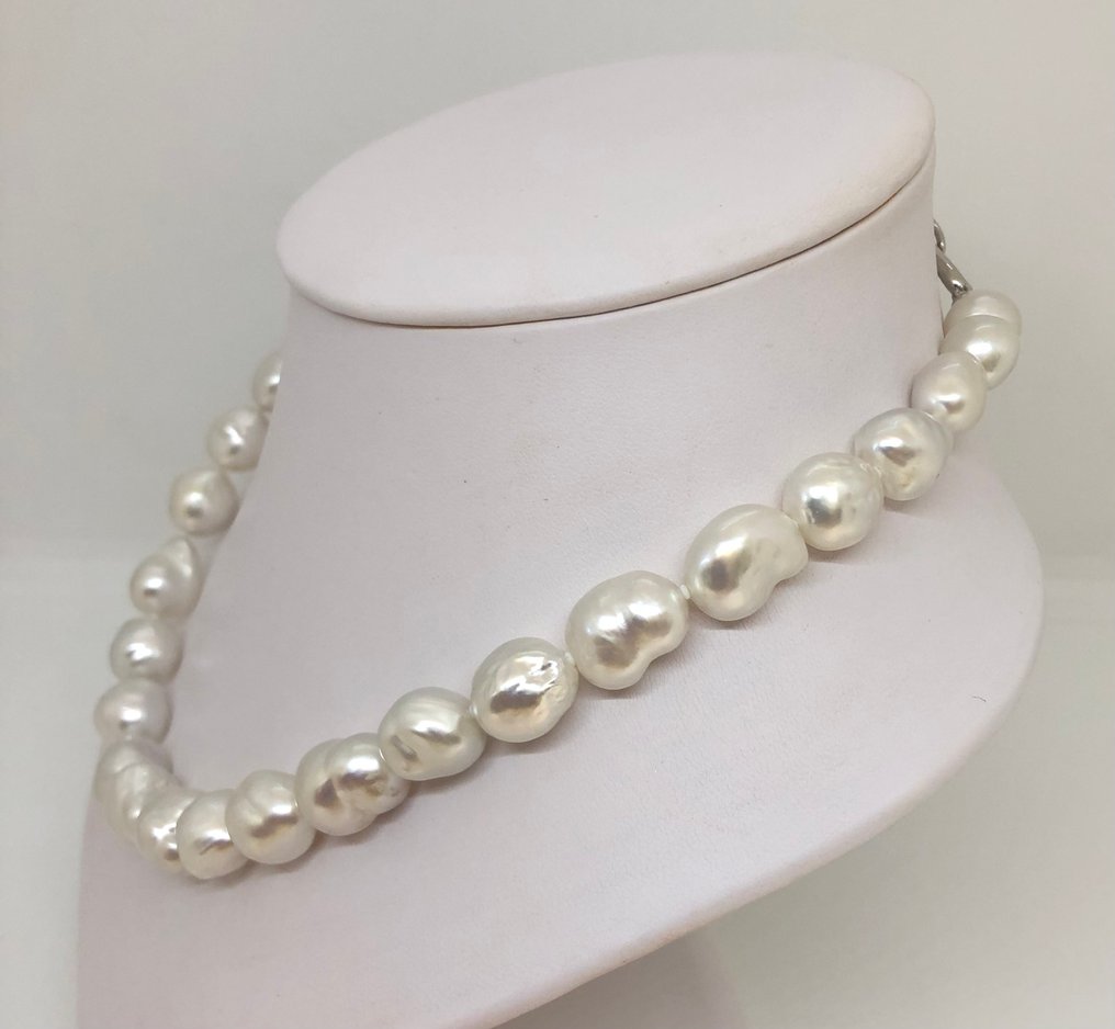 String of beads SouthSea Baroque Pearls #3.2