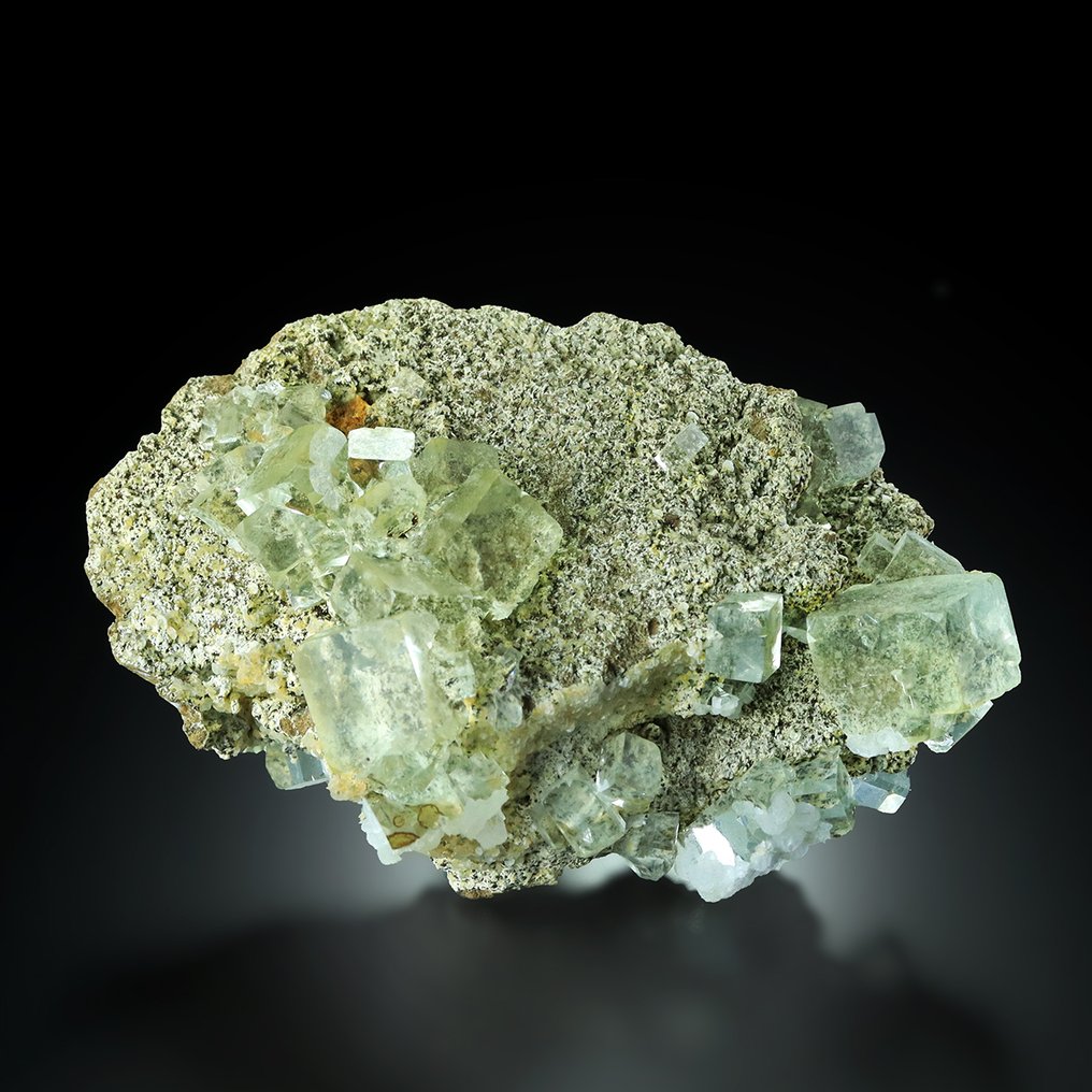 Excelente FLUORITA en Matrix - Cristales cúbicos verdes – Xianghualing, Hunan, China Cristales sobre matriz - Altura: 7.5 cm - Ancho: 4.9 cm- 61 g #2.1