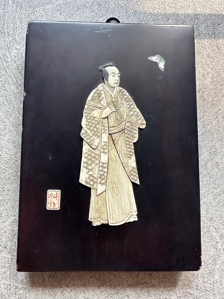 Pair of Japanese lacquer panels with inlaid figures – Showa Period (ca. 1930–1960) - 雕刻 雕刻的珍珠母 - 日本 #3.2