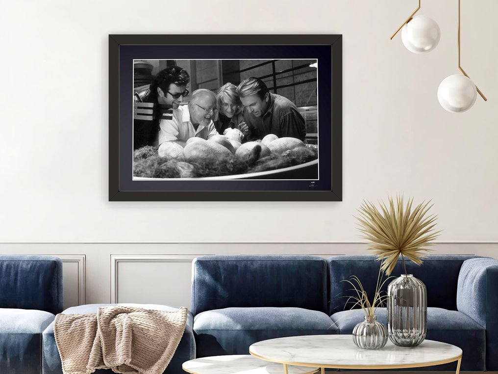 Jurassic Park 1993 - Jeff Goldblum, David Attenborough, Laura Dern et Sam Neil - Fine Art Photography - Luxury Wooden Frame 70X50 cm - Limited Edition 02 of 30 - Serial 20139 - Original Certificate (COA), Hologram - 100% New. Shipping Reduction from 3 items #2.1