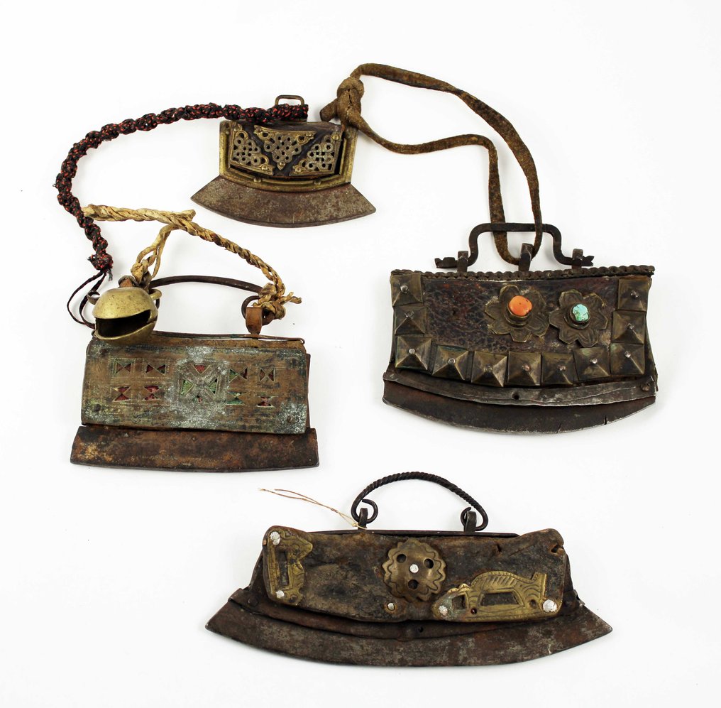 皮革, 黄铜, 铁（铸）, 珊瑚, 绿松石色 - 西藏 - Early 20th century #1.0