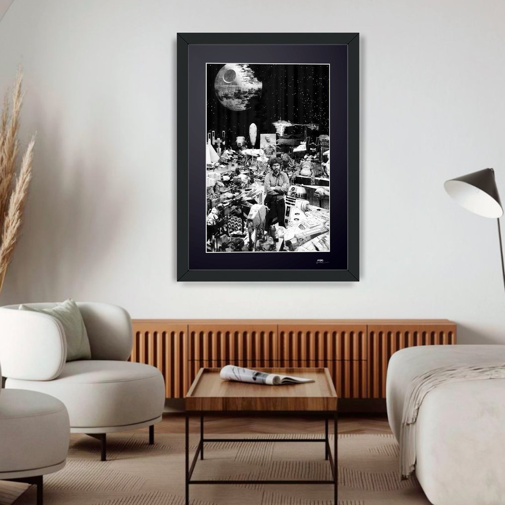 Star Wars - Georges Lucas at Studio - Fine Art Photography - Luxury Wooden Frame 70X50 cm - Limited Edition 03 of 30 - Serial 20118 - Original Certificate (COA), Hologram - 100% New. Shipping Reduction from 3 items #1.0