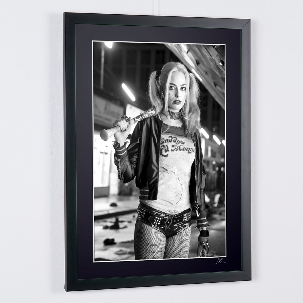 The Suicide Squad - Margot Robbie - - Fine Art Photography - Luxury Wooden Frame 70X50 cm - Limited Edition 02 of 30 - Serial 20120 - Original Certificate (COA), Hologram - 100% New. Shipping Reduction from 3 items #4.3