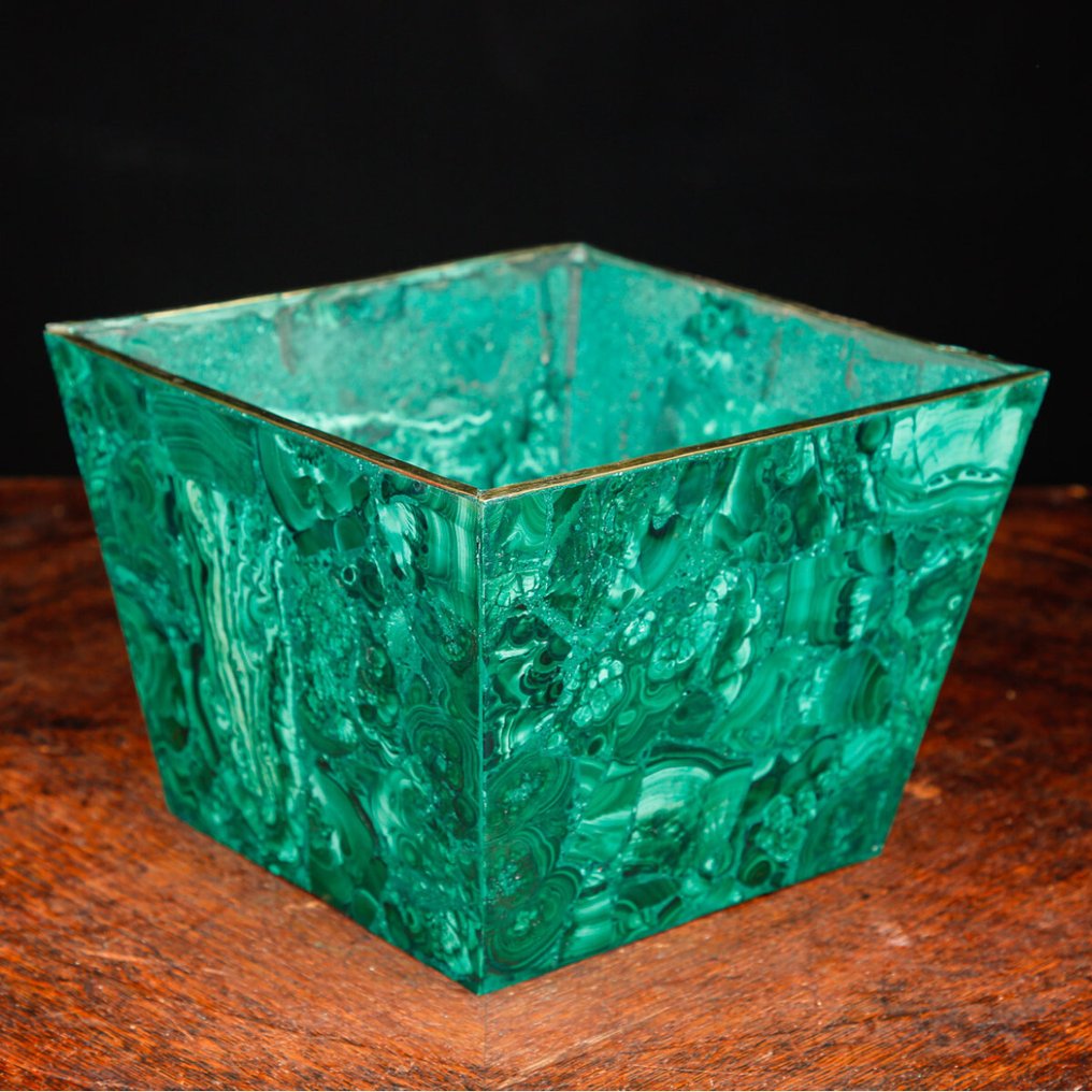 Εξαιρετικής ποιότητας μαλαχίτης - πολύτιμος ορυκτός κάδος - κομψές επιφάνειες από μπρούντζο - Ύψος: 151 mm - Πλάτος: 207 mm- 2517 g #3.2