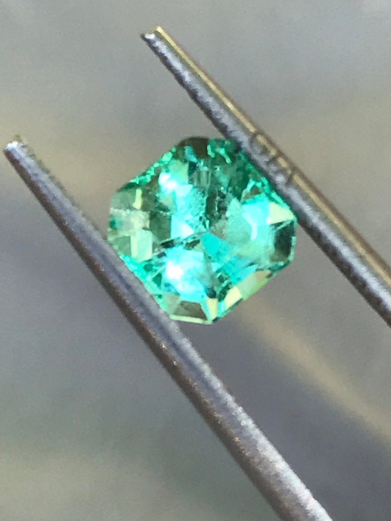 1 pcs  绿色 祖母绿  - 0.97 ct - 美国宝石研究院（GIA） #3.2