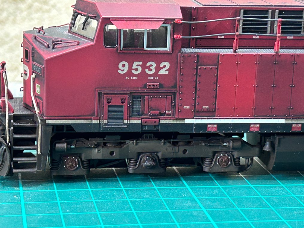 Kato H0 - 37-6474 - Πετρελαιοκίνητη-ηλεκτροκίνητη μηχανή τρένου (1) - GE AC4400CW - Canadian Pacific #2.1