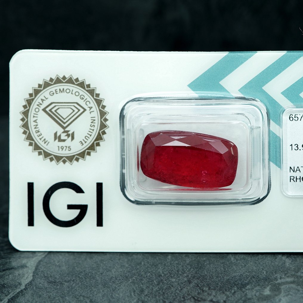 1 pcs Red Diamond - 13.92 ct - International Gemological Institute (IGI) - RHODONITE #4.3