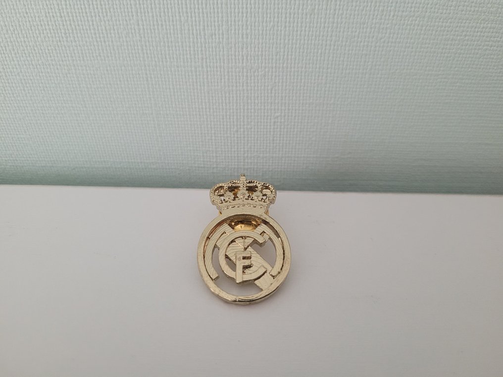 Real Madrid - Pin. Gold Badge of Real Madrid.  #1.0