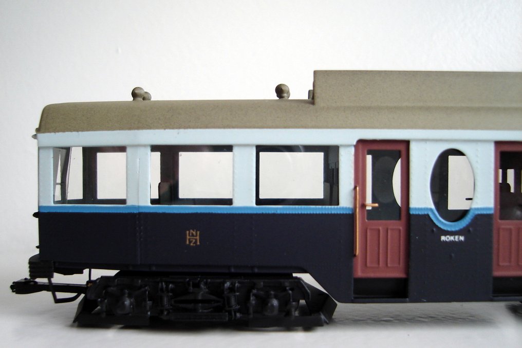 Philotrain H0轨 - 870/18 - 火车车厢模型 (1) - NZH B 520 驾驶室版本的辅助车，配有探照灯和多种贴花。 #3.2