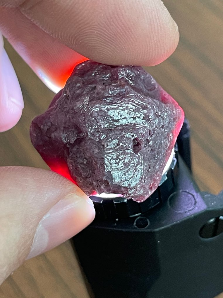 Ruby Rough. Stunning Crystal! Top Ruby Color. 89 Ct. %100 Natural and Special Ruby - Height: 28 mm - Width: 25 mm- 17.8 g #4.3