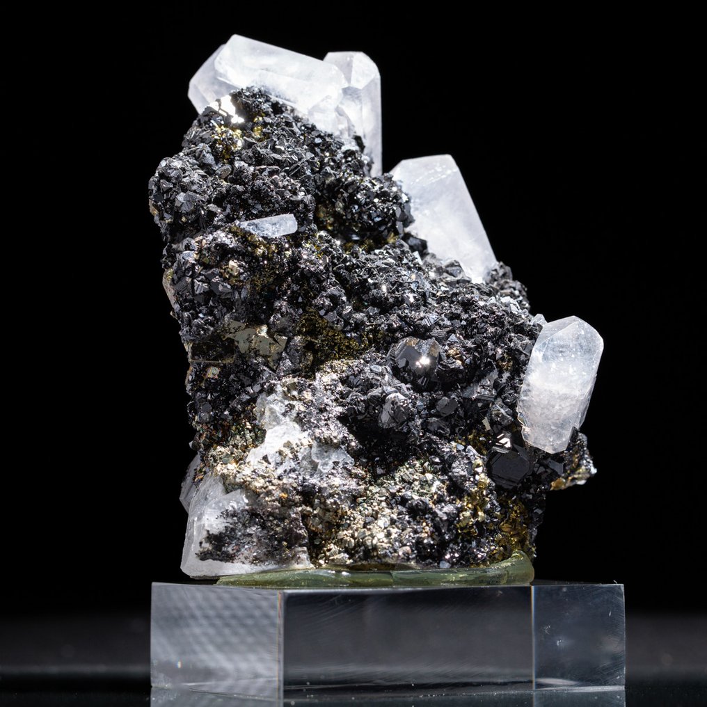 Calcita hexagonal en pirita – Formación rara - Altura: 100 mm - Ancho: 68 mm- 417 g #1.0