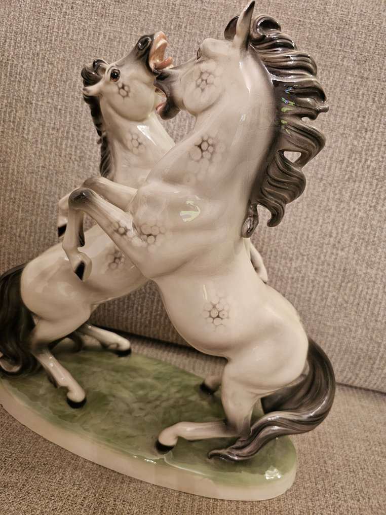 Keramos - 玩具人偶 - Paar kämpfender Pferde - 陶瓷 #2.1