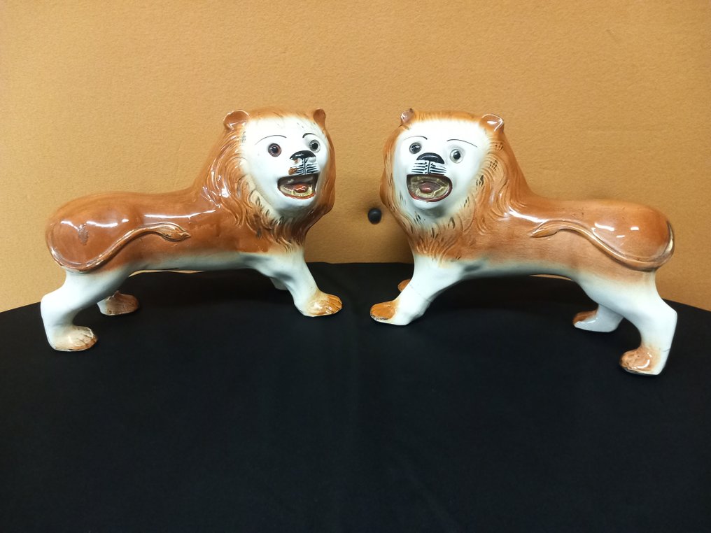 Staffordshire Porselein - Statue, Paar staande leeuwen - 26 cm - Porcelain #2.1