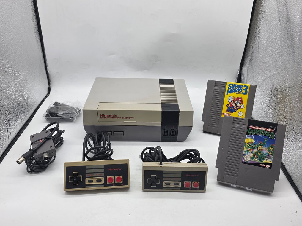 Nintendo - Nes - 8bit 1985 - PAL - Including Original Mario bros 3 + Turtles - Cables - 2x Controllers - Video game console + games #1.0