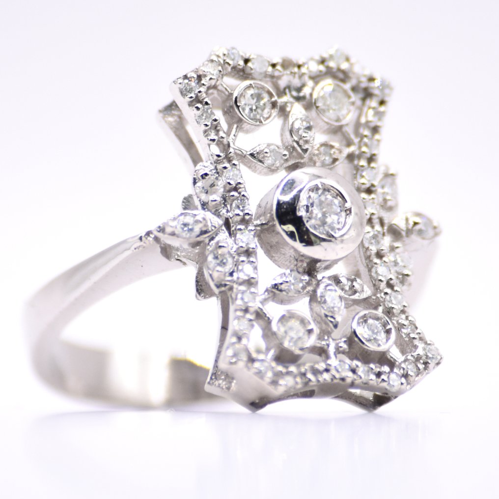 沒有保留價 - 戒指 鉑金 -  0.76ct. tw. 鉆石 (天然)  - 维多利亚风格戒指 #1.0