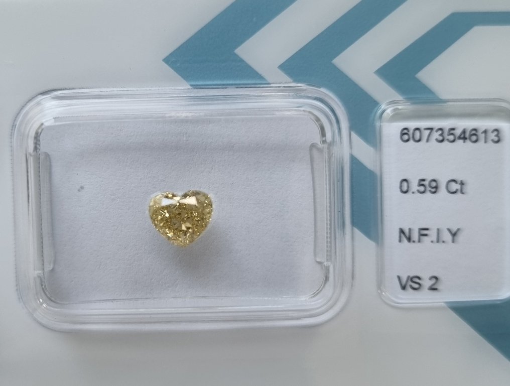 没有保留价 - 1 pcs 钻石  (天然色彩的)  - 0.59 ct - 心形 - Fancy intense 黄色 - VS2 轻微内含二级 - 国际宝石研究院（IGI） - 华丽的浓烈黄色 #4.3