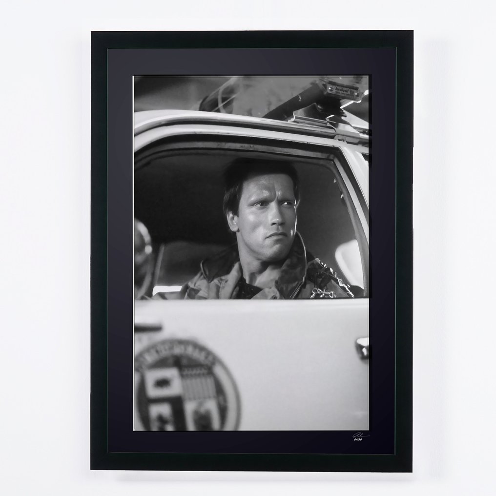 "The Terminator" (1984) Arnold Schwarzenegger - Fine Art Photography - Luxury Wooden Frame 70X50 cm - Limited Edition 01 of 30 - Serial 20168 - Original Certificate (COA), Hologram - 100% New. Shipping Reduction from 3 items #1.0