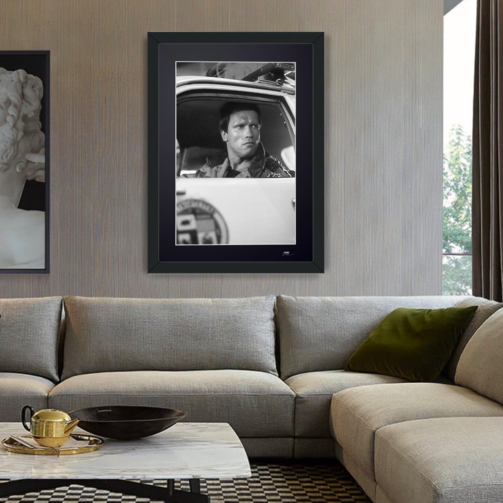 "The Terminator" (1984) Arnold Schwarzenegger - Fine Art Photography - Luxury Wooden Frame 70X50 cm - Limited Edition 01 of 30 - Serial 20168 - Original Certificate (COA), Hologram - 100% New. Shipping Reduction from 3 items #1.0