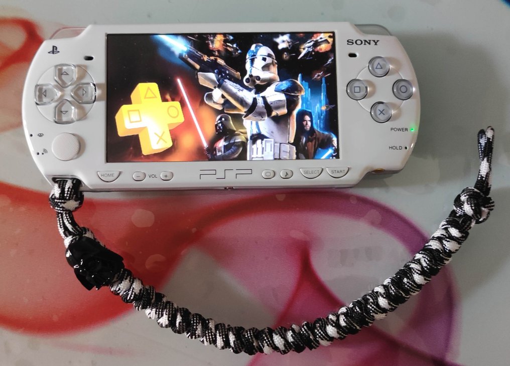 Sony - Super Pack: Playstation SONY PSP 2004 * PSP White Star Wars Special Edition + Battlefront Game + - Console per videogiochi - Pacchetto creato dal venditore. Console revisionata dal venditore. #1.0
