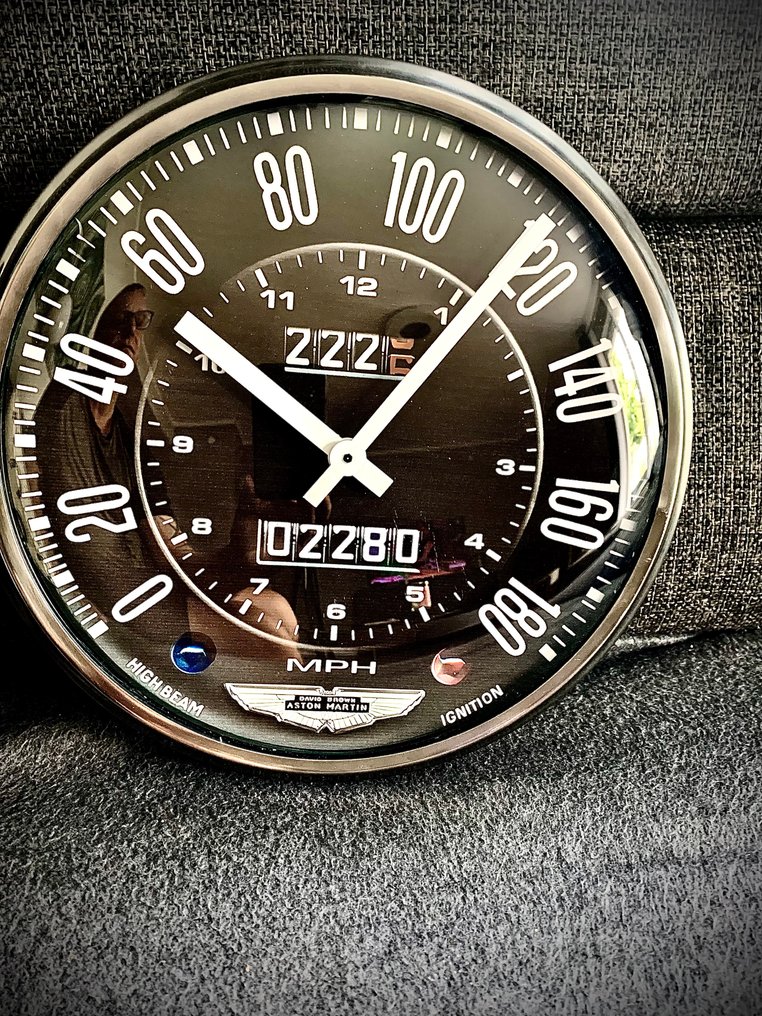 阿斯顿·马丁DB6——限量8/50速度计墙钟，收藏家专用 -  老式 金属, 玻璃, 塑料 - 2010-2020年 - 阿斯顿·马丁 - 时钟 #1.0