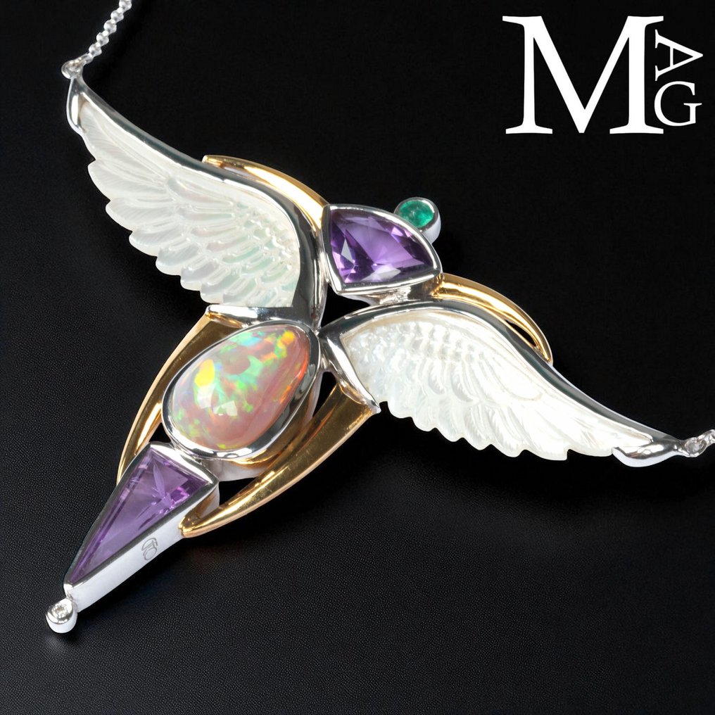 银项链配有翼形吊坠——哥伦比亚祖母绿、埃塞俄比亚欧泊和玻利维亚紫水晶 - 高度: 90 mm - 闊度: 65 mm- 36 g #1.0