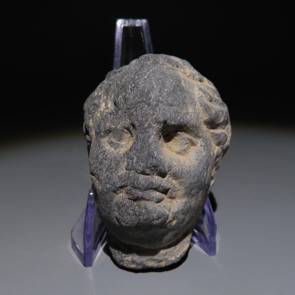 健驮逻国 石头 主要人物。公元1世纪至5世纪。高6.3厘米。西班牙进口许可证。 #1.0