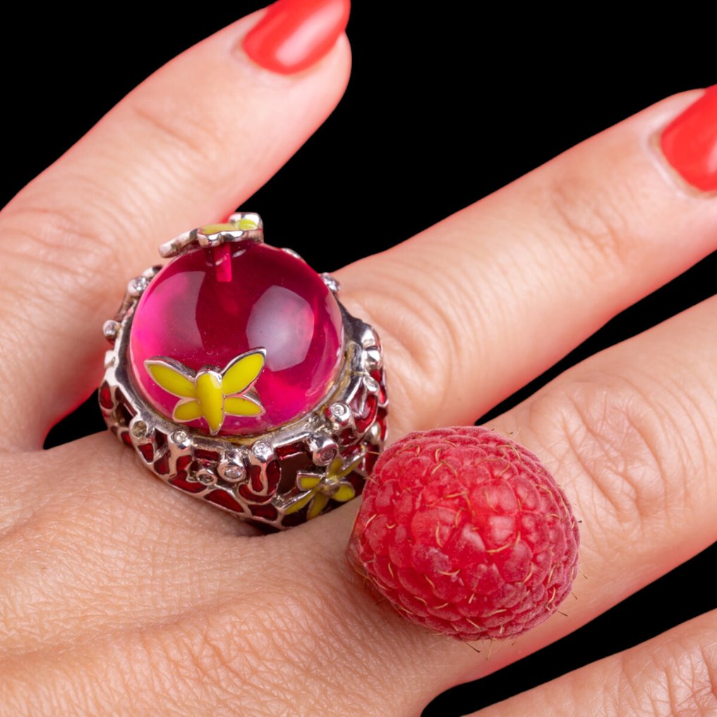 镶嵌有大红色水晶和花卉细节的搪瓷银戒指 - 高度: 24 mm - 闊度: 27 mm- 18.4 g #1.0