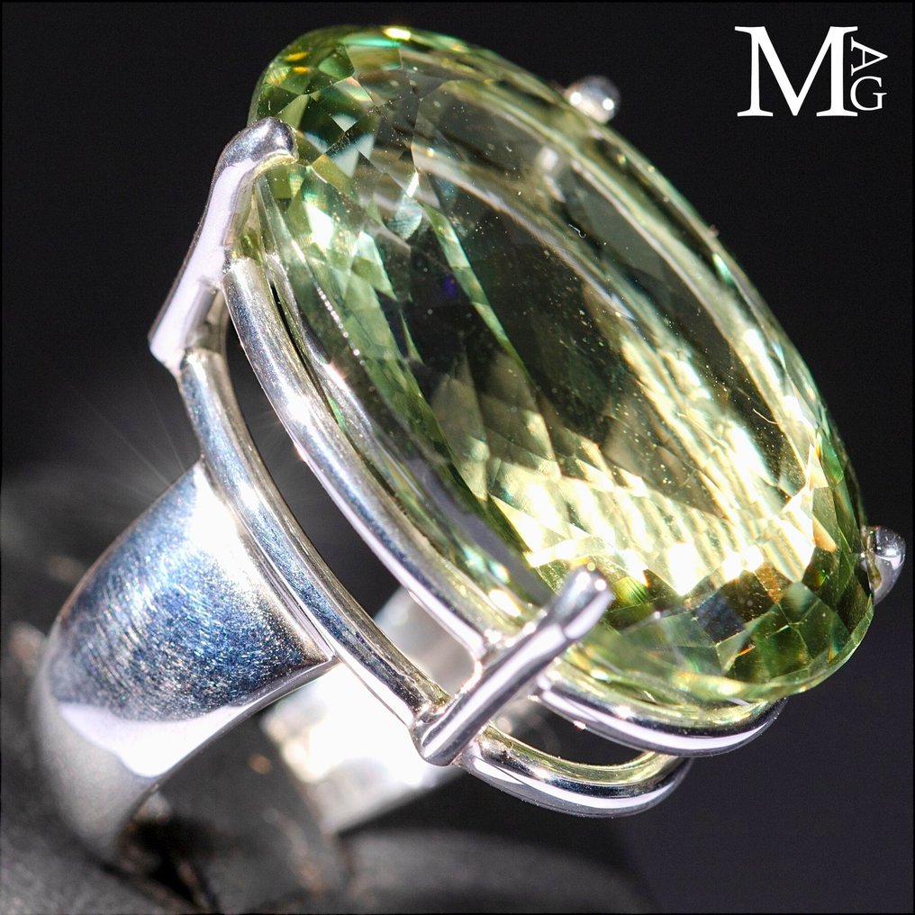 大型绿色石英 - 绿辉石镶嵌在银戒指中 - 银质绿辉石戒指 - 高度: 31 mm - 宽度: 30 mm- 18 g #1.0