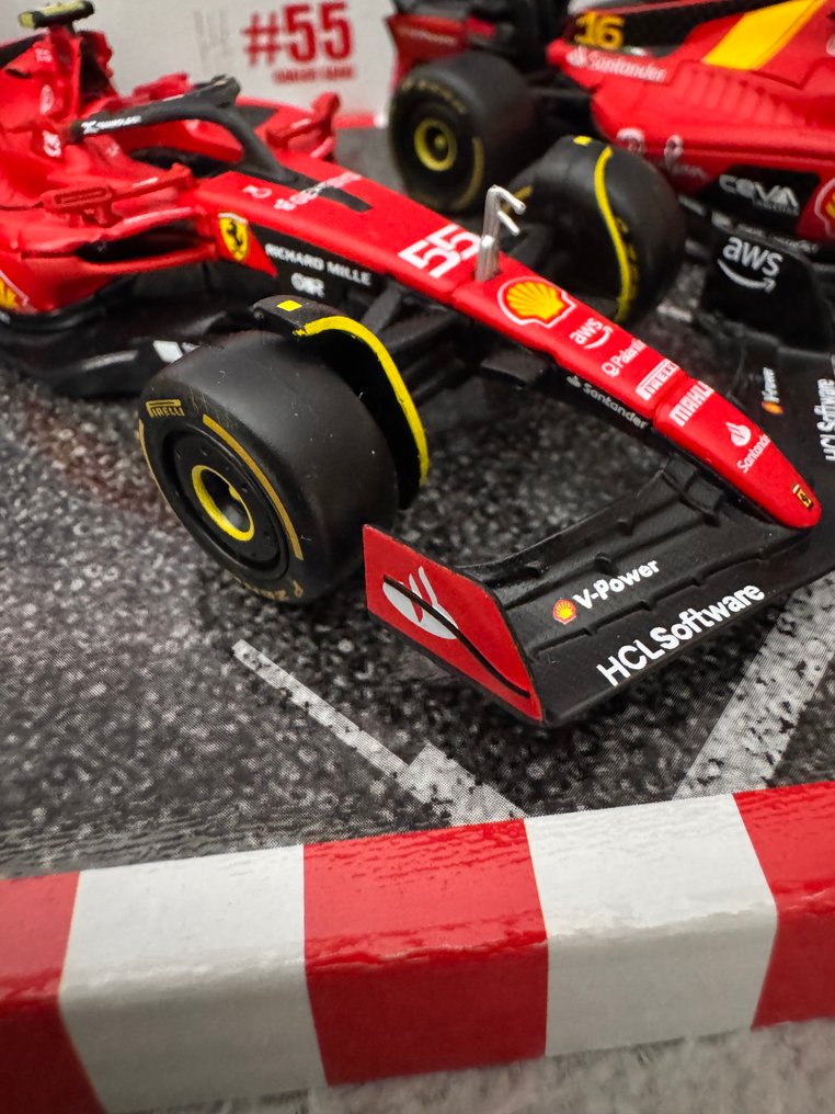 Bburago 1:43 - Model car (2) - 2-Car Set Ferrari: Leclerc #16 & Sainz #55 - Formula 1 2023 - Limited Edition #3.2