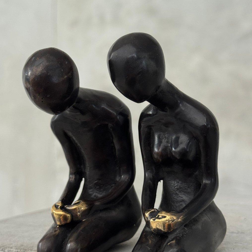 Skulptur, NO RESERVE PRICE - Bronze sitting couple - Bronze with golden accents - 15 cm - Bronse #2.1