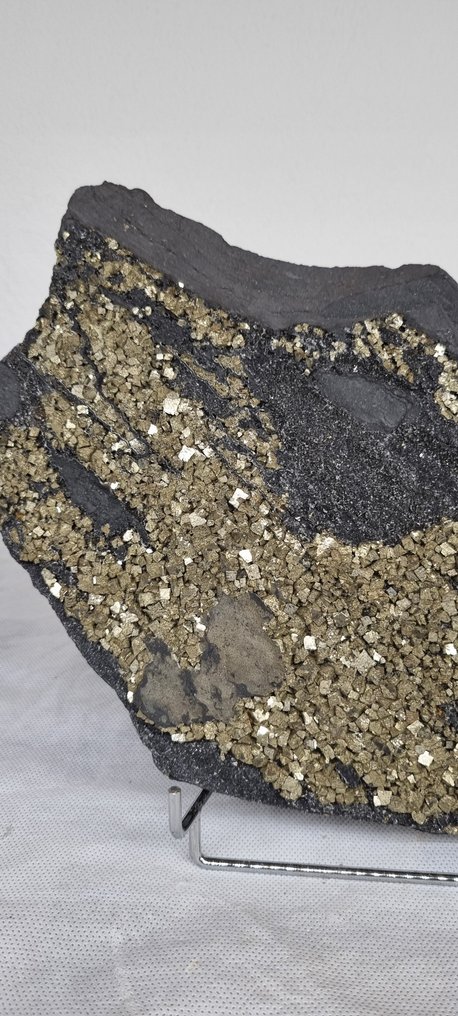 Σιδηροπυρίτης Ελεύθερη μορφή - Ύψος: 31 cm - Πλάτος: 19.5 cm- 2.53 kg - (1) #1.0