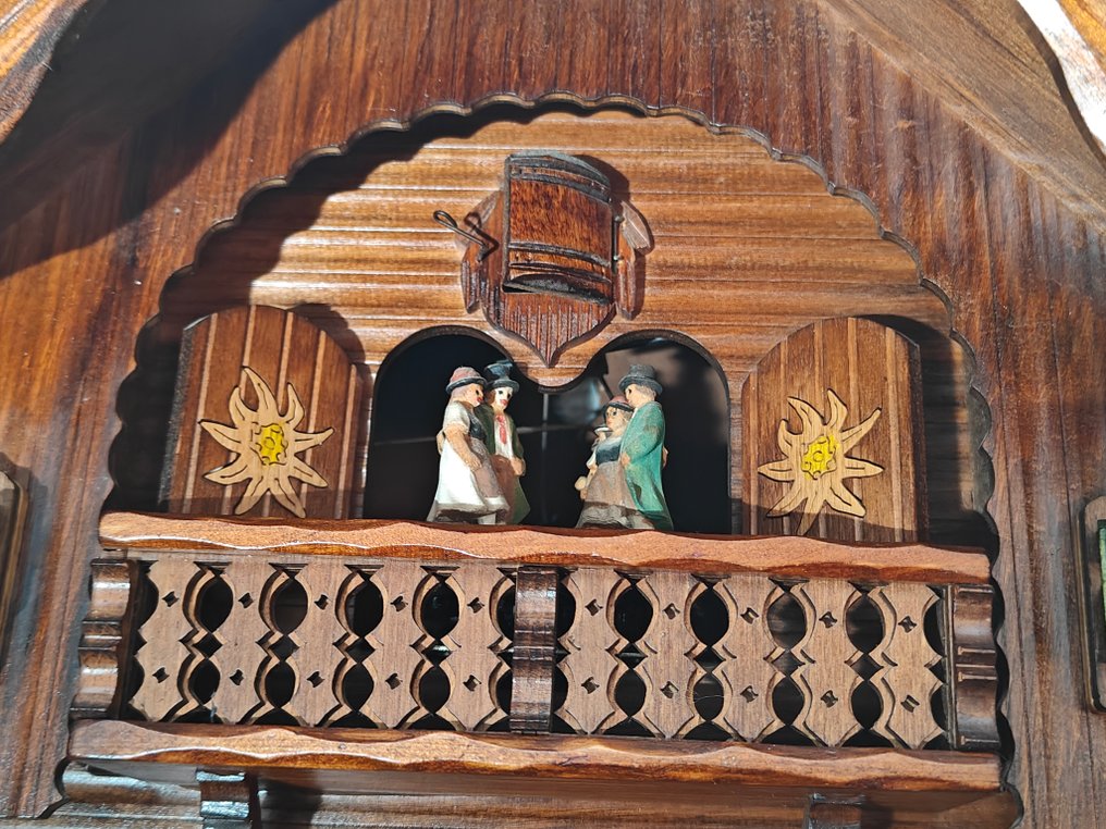 Kuckucksuhr mit Musik - Holz, Messing - 2010–2020 #4.3